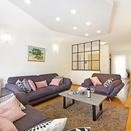 Apartmán Luxurious, Modern And Spacious With Terraces Tugare