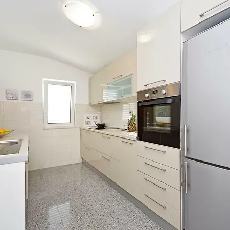 Luxurious, Modern And Spacious With Terraces