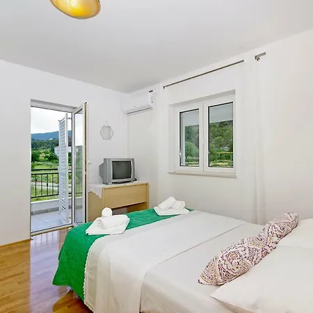 Luxurious, Modern And Spacious With Terraces