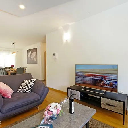 Luxurious, Modern And Spacious With Terraces *
