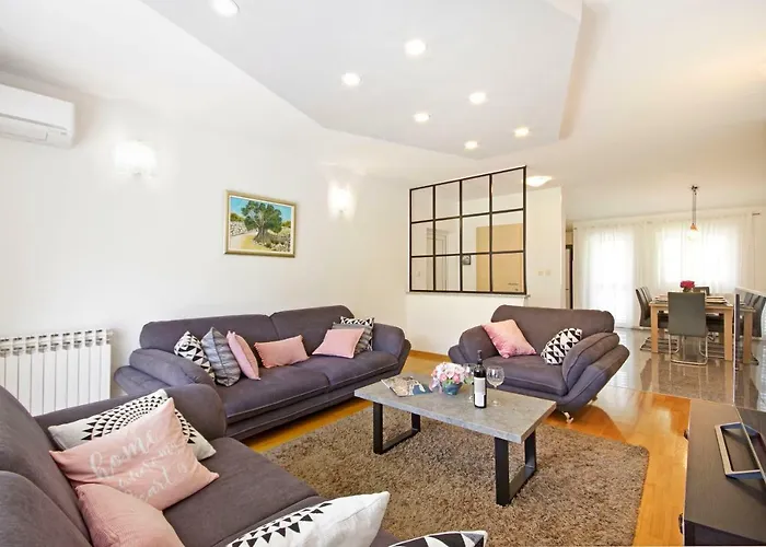 Daire Luxurious, Modern And Spacious With Terraces Tugare