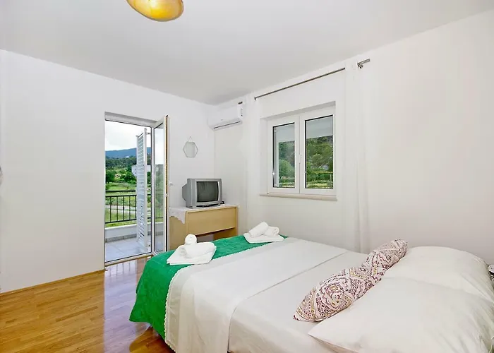 Luxurious, Modern And Spacious With Terraces