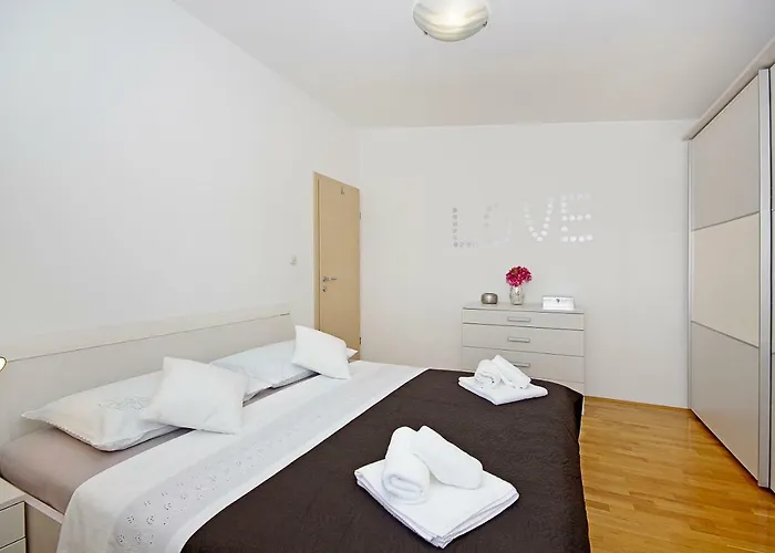 Daire Luxurious, Modern And Spacious With Terraces