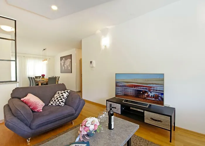 Luxurious, Modern And Spacious With Terraces *