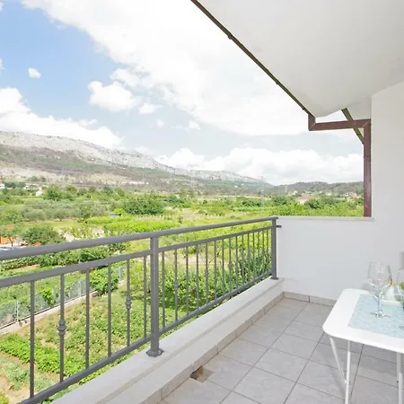 Luxurious, Modern And Spacious With Terraces *