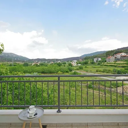Luxurious, Modern And Spacious With Terraces アパート *