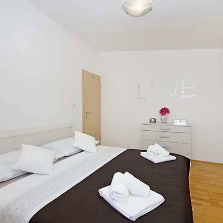 アパート Luxurious, Modern And Spacious With Terraces