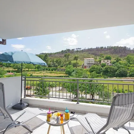 Luxurious, Modern And Spacious With Terraces