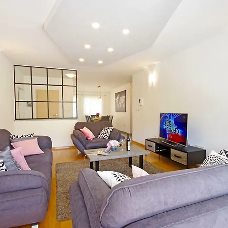 アパート Luxurious, Modern And Spacious With Terraces