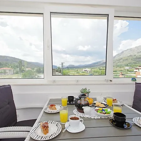 Luxurious, Modern And Spacious With Terraces アパート Tugare